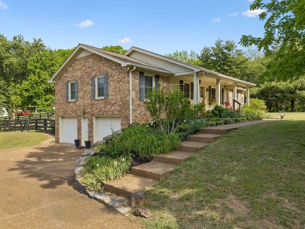 2751 Standing Oak Dr, Thompsons Station, TN 37179