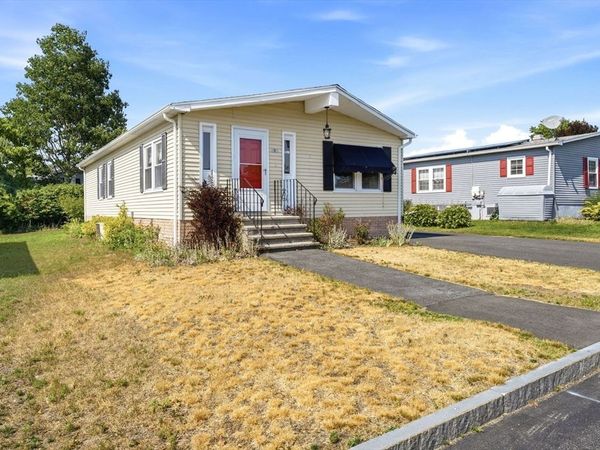 3 Queens Rd, Unit 211, Attleboro, MA 02703