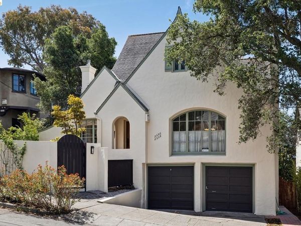 2558 Hilgard Ave, Berkeley, CA 94709