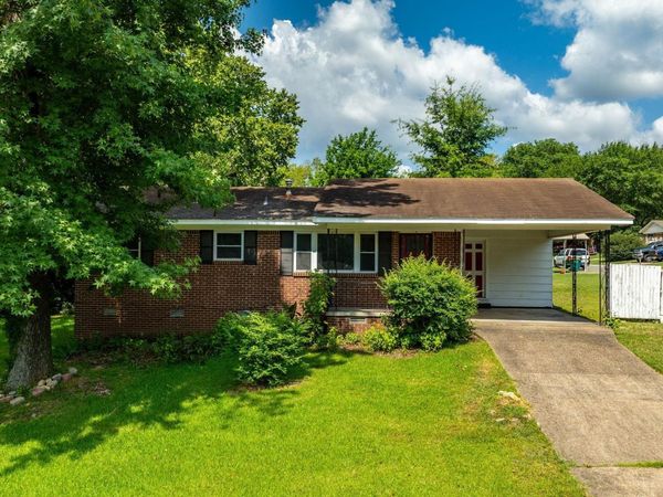 15 Village Court , Little Rock, AR 72209