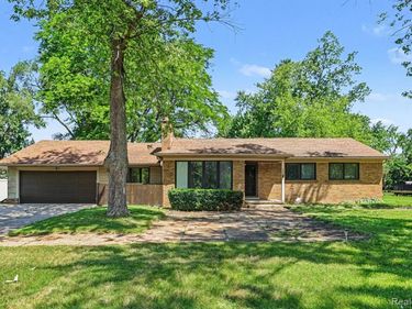 2360 Pineview, West Bloomfield Twp, MI 48324
