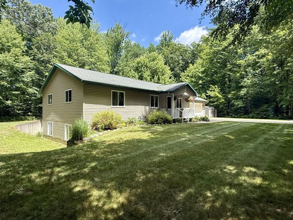 19390 Timberland Drive, Howard City, MI 49329