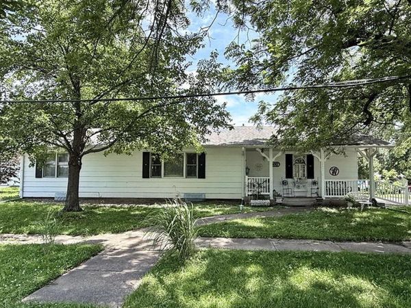 100 N Hickory Street , Appleton City, MO 64724