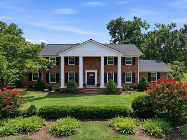1004 Longview Dr, Hendersonville, TN 37075