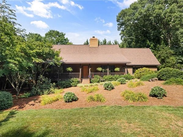 1346 Turkey Hill Road , Winston-Salem, NC 27106