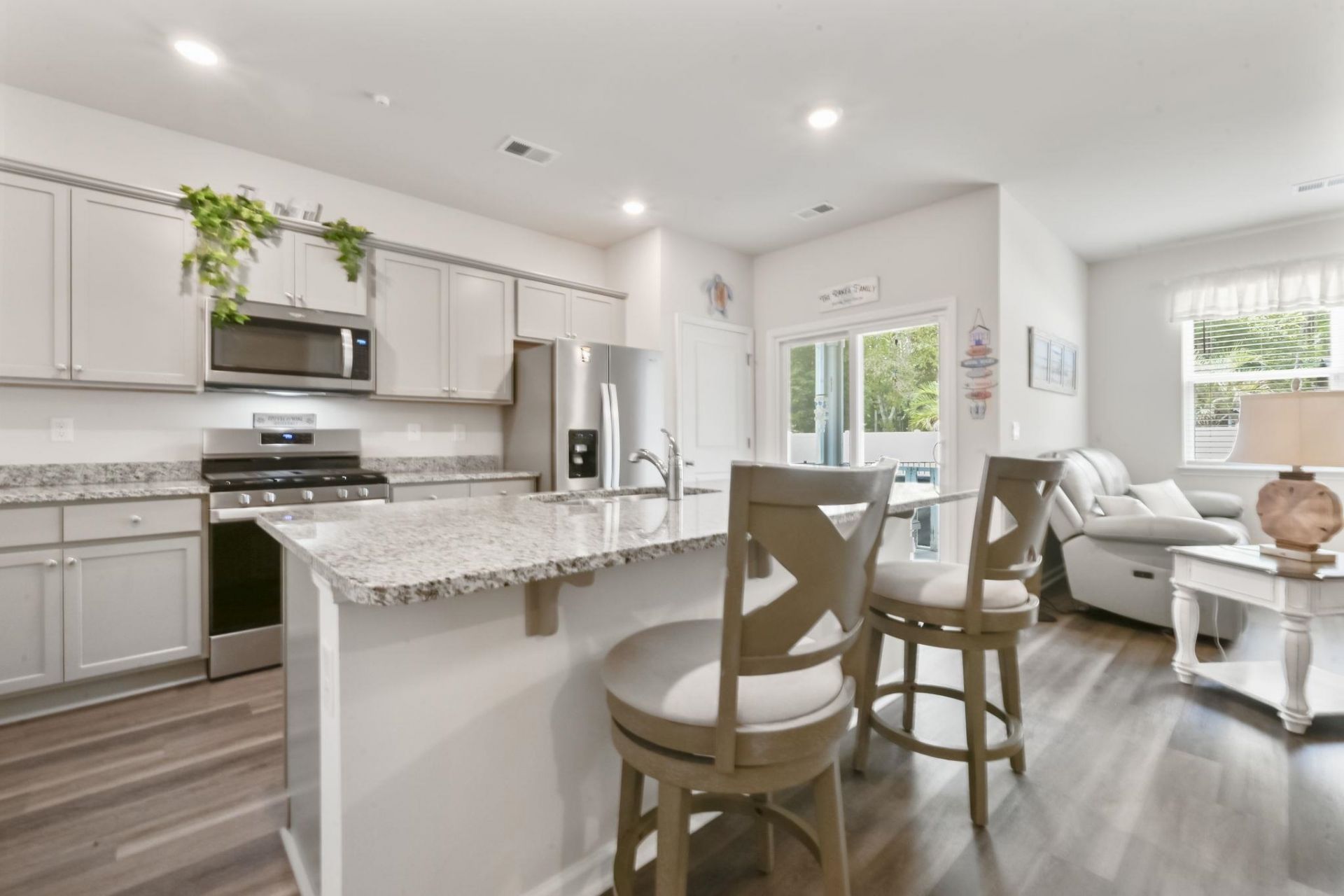 278 Columbus St. Photo 11