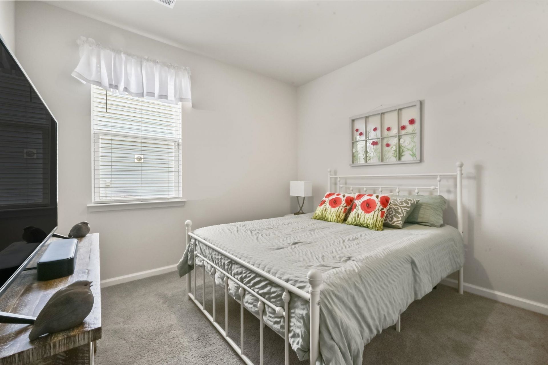 278 Columbus St. Photo 5