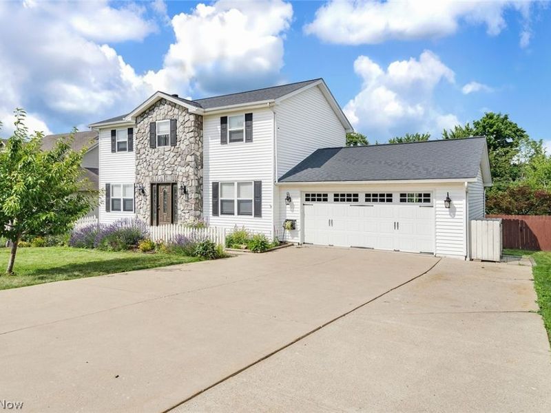 144 Hawkins Lane, Columbiana, OH 44408 Photo 2