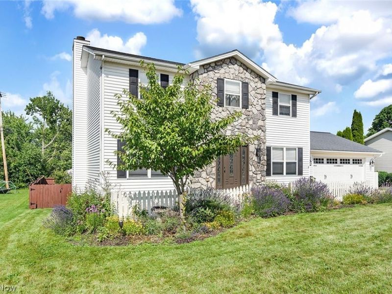 144 Hawkins Lane, Columbiana, OH 44408 Photo 3