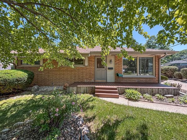 W152N8310 Elm LANE, Menomonee Falls, WI 53051