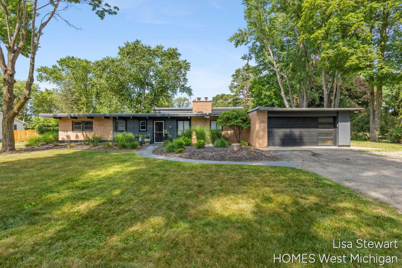 1235 Thornapple River Drive Se, Ada, MI 49301 Main Photo