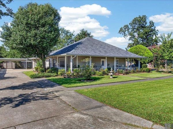 3986 Karen Elizabeth Dr, Zachary, LA 70791