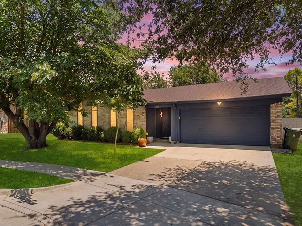 202 Fleetwood Court, Arlington, TX 76014