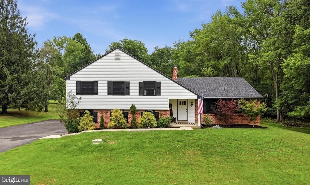 19 ELAINE DRIVE, THORNTON, PA 19373