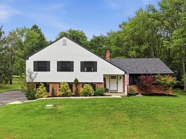 19 ELAINE DRIVE, THORNTON, PA 19373