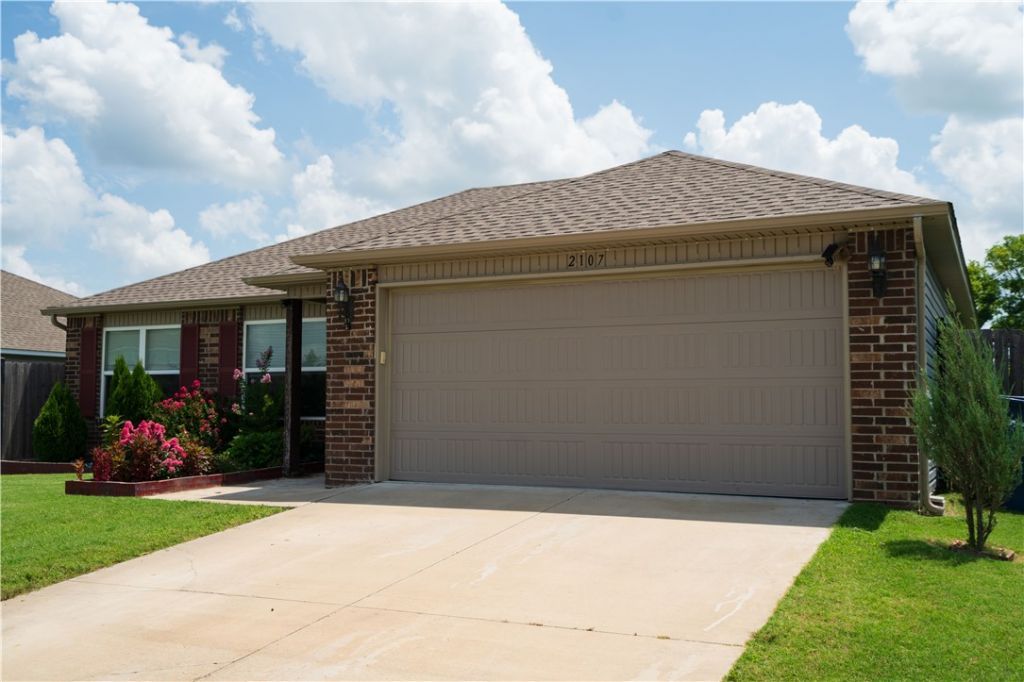 2107 N Lexington Street  Siloam Springs, AR 72761