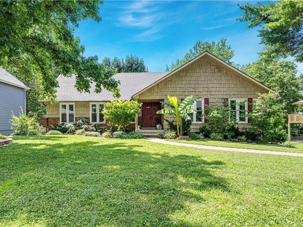 10428 GRAND Avenue, Kansas City, MO 64114