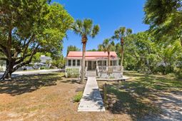 2250 Myrtle Avenue photo 4