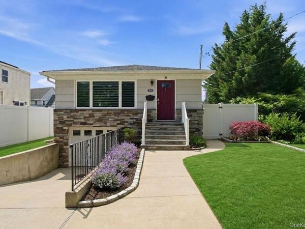 10 S Merrick Road , Massapequa, NY 11758
