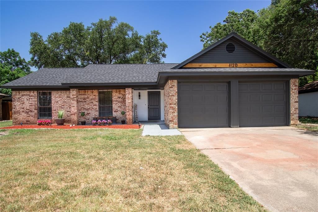 1120 S Timberline Drive, Benbrook, TX 76126 Main Photo