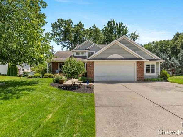 6494 Los Altos Drive NE, Rockford, MI 49341