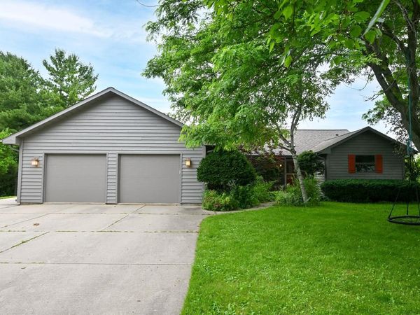 S20W27456 Fenway DRIVE N, Waukesha, WI 53188