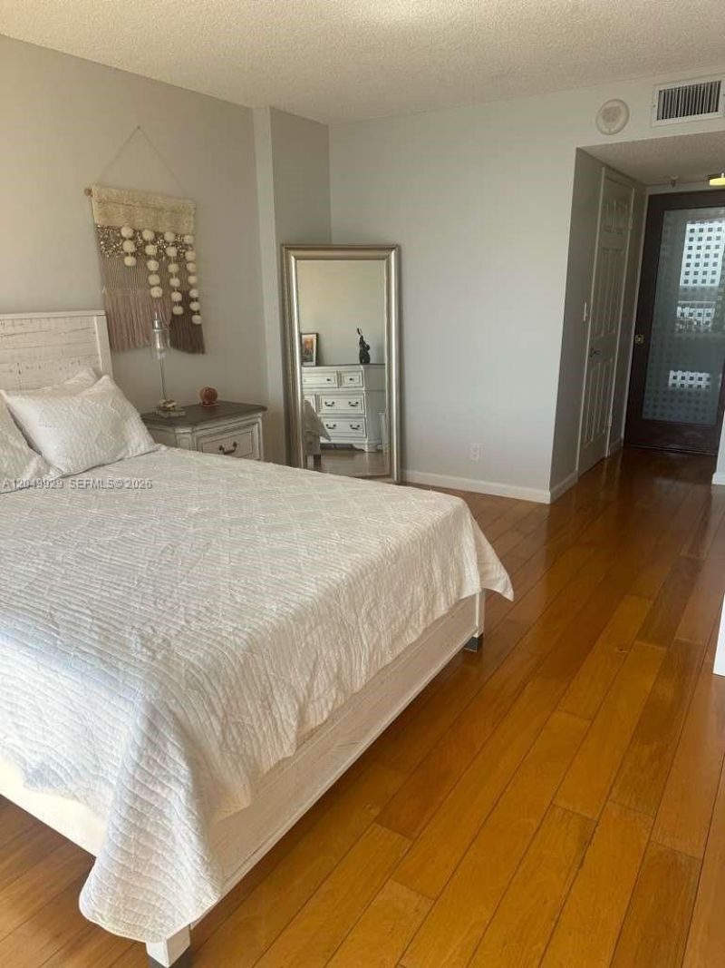 290 174th St , Unit 2207, Sunny Isles Beach, FL 33160 Photo