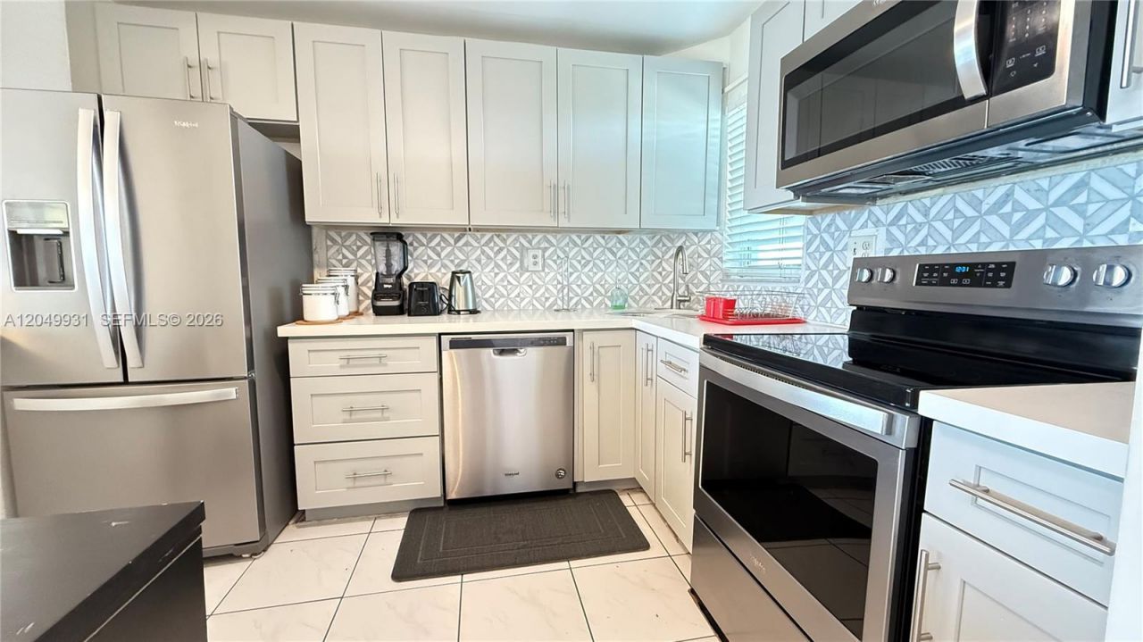 2206 S Cypress Bend Dr , Unit 508, Pompano Beach, FL 33069 Photo