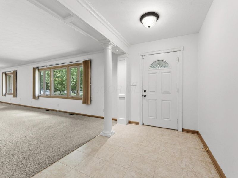 926 S Hempstead Road, Westerville, OH 43081 Photo 2