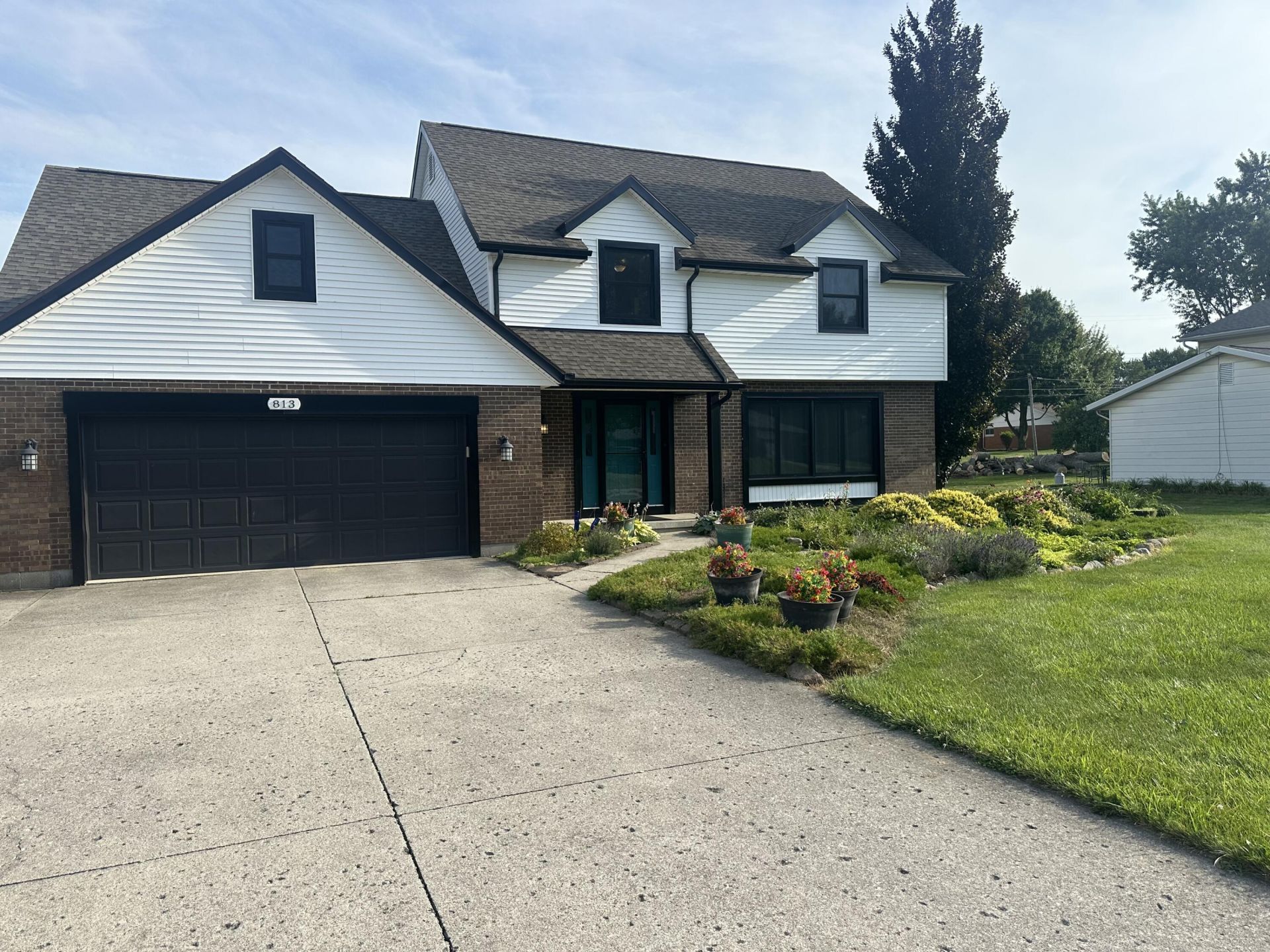 813 N Circle Drive, Wapakoneta, OH 45895 Main Photo