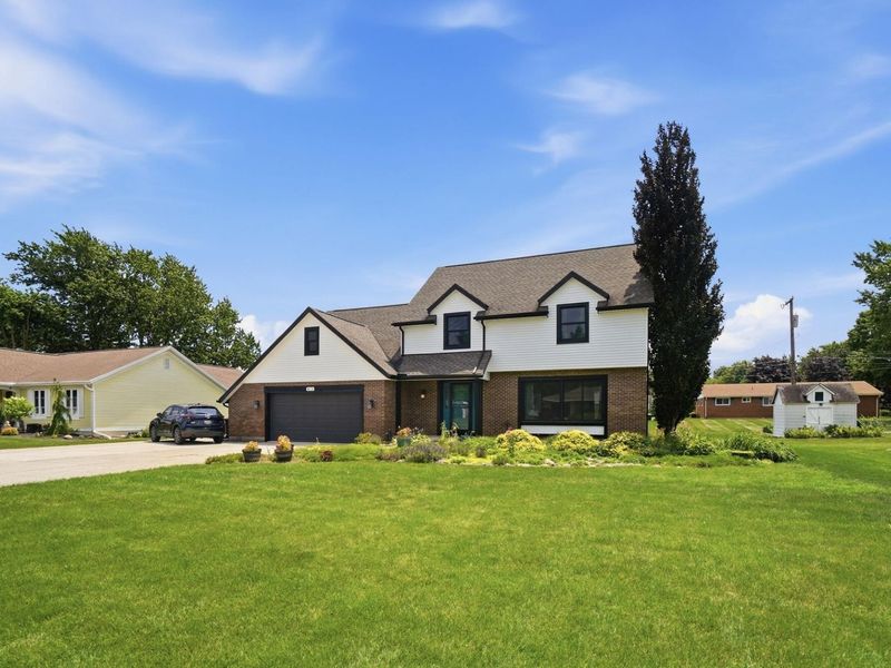 813 N Circle Drive, Wapakoneta, OH 45895 Photo 2