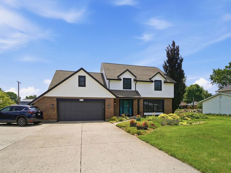 813 N Circle Drive, Wapakoneta, OH 45895 Photo 3