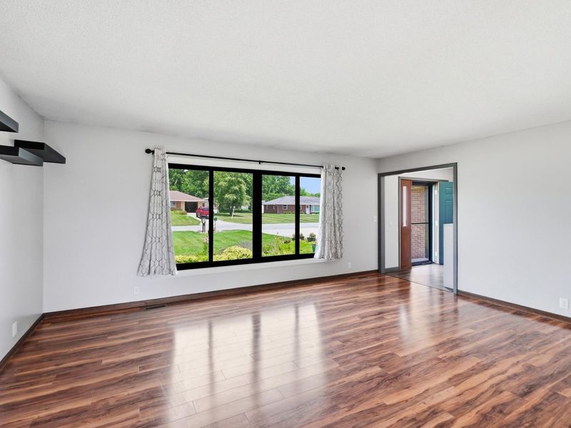 813 N Circle Drive, Wapakoneta, OH 45895 Photo 5