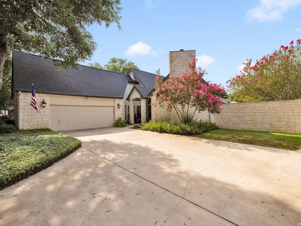 105 Village Path, Castroville, TX 78009
