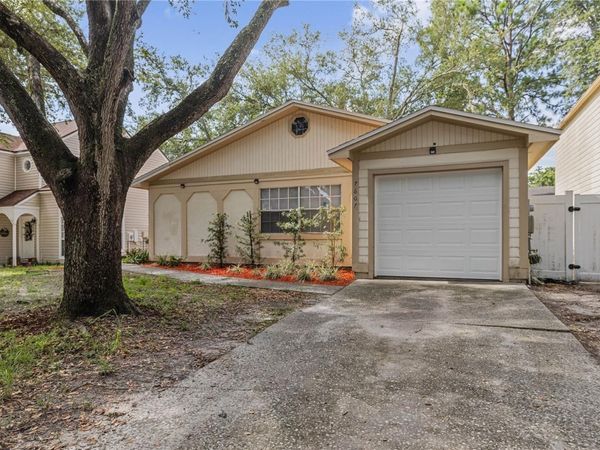 7607 GLADES COURT , TAMPA, FL 33637
