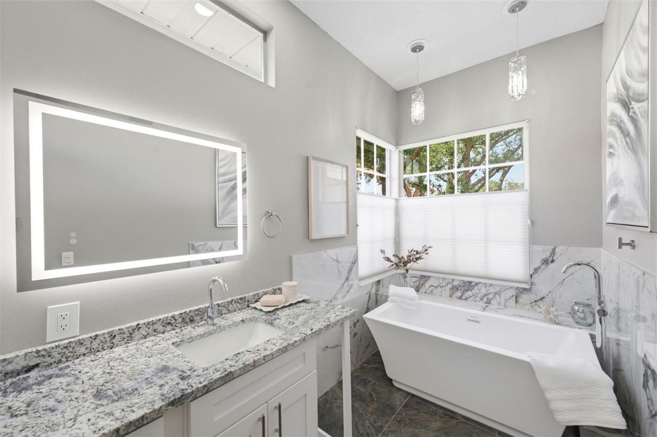 980 Live Oak Avenue Ne, Saint Petersburg, FL 33703 Photo