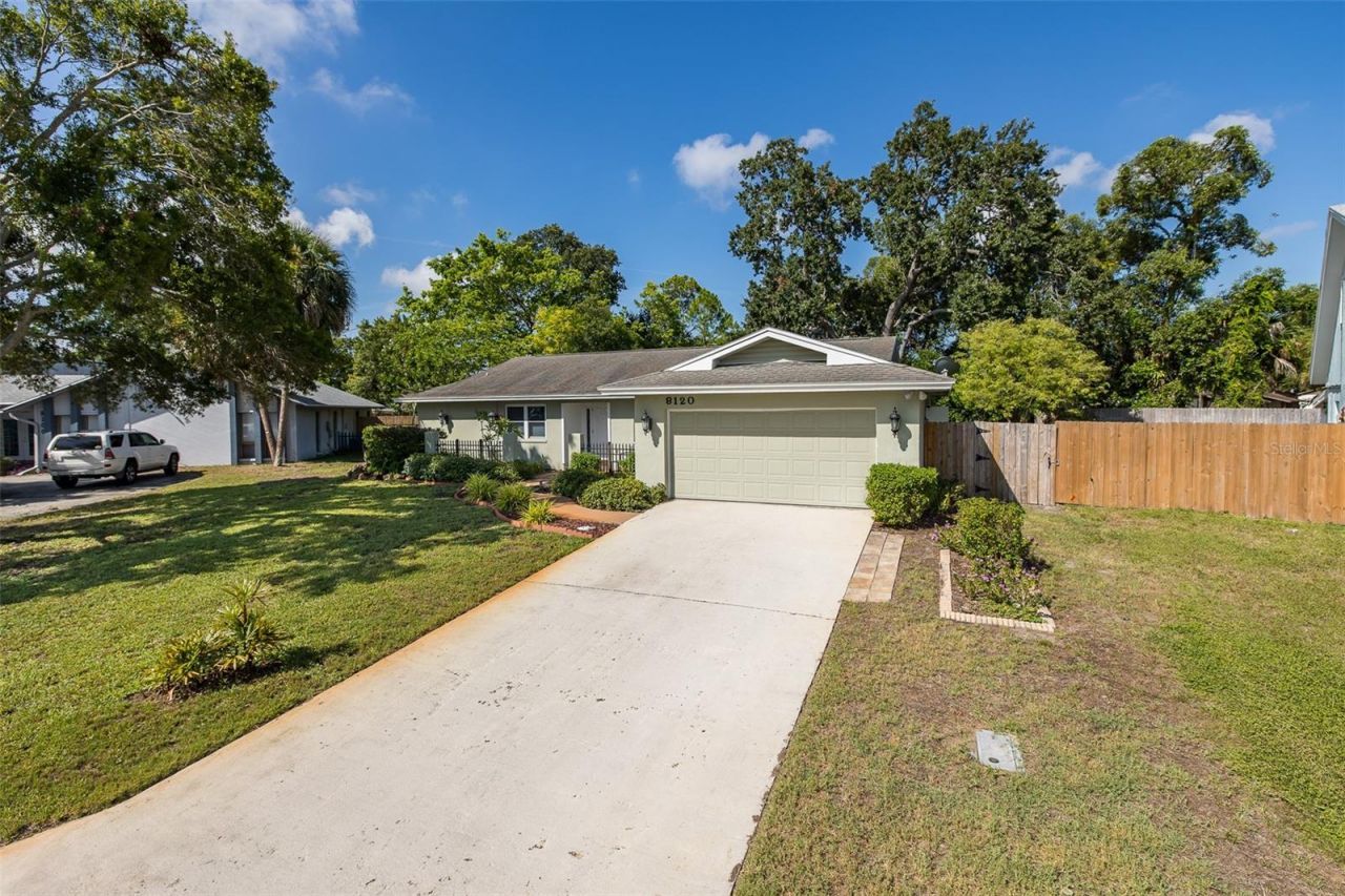 8120 Canterbury Circle, Seminole, FL 33777 Photo