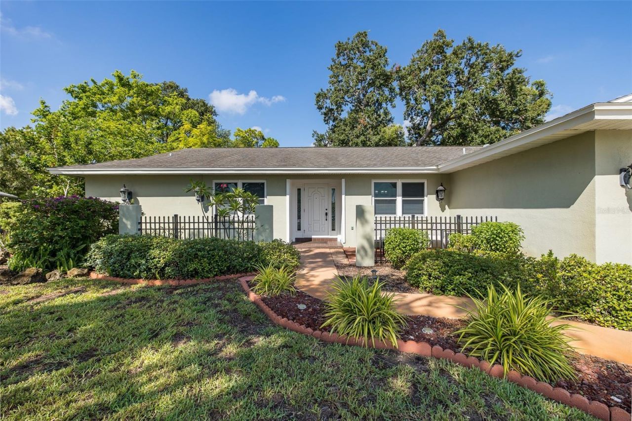 8120 Canterbury Circle, Seminole, FL 33777 Photo