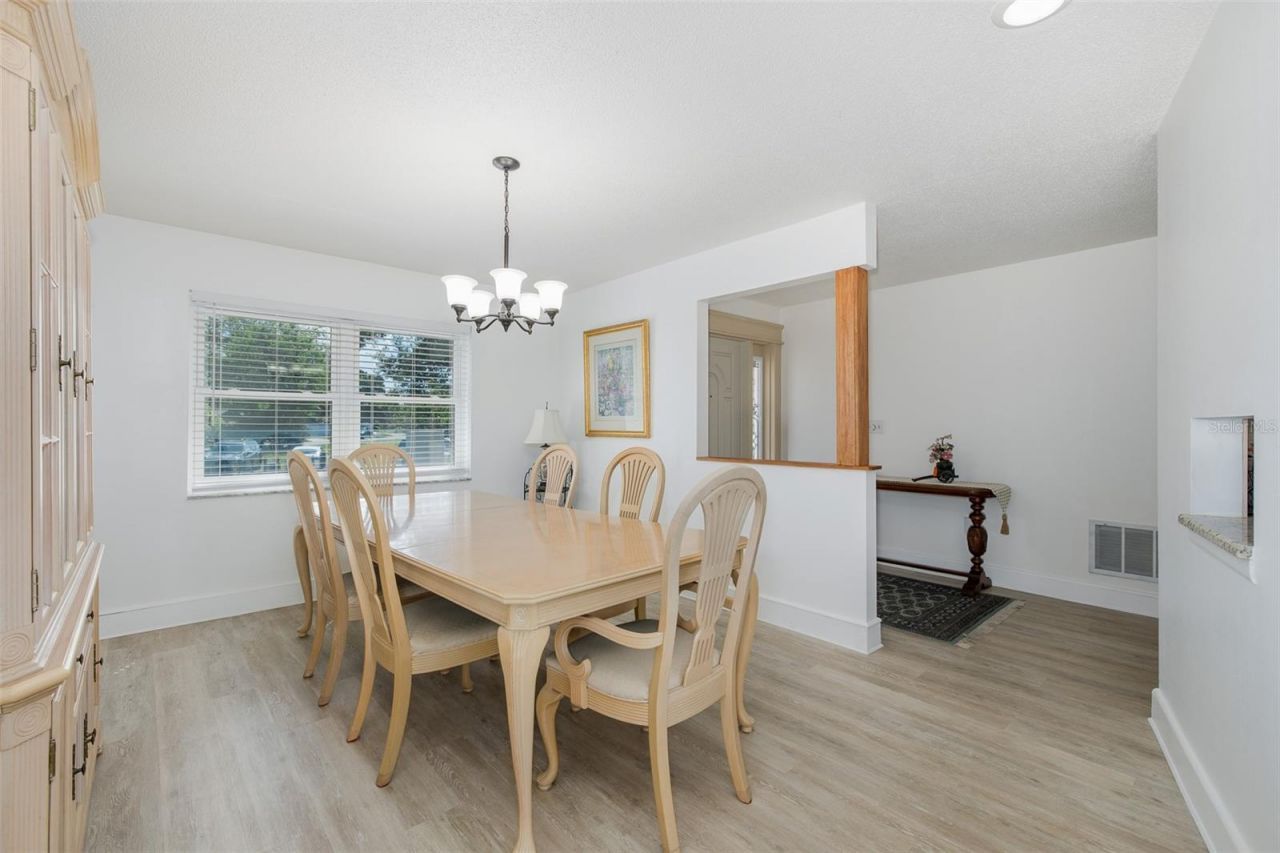 8120 Canterbury Circle, Seminole, FL 33777 Photo