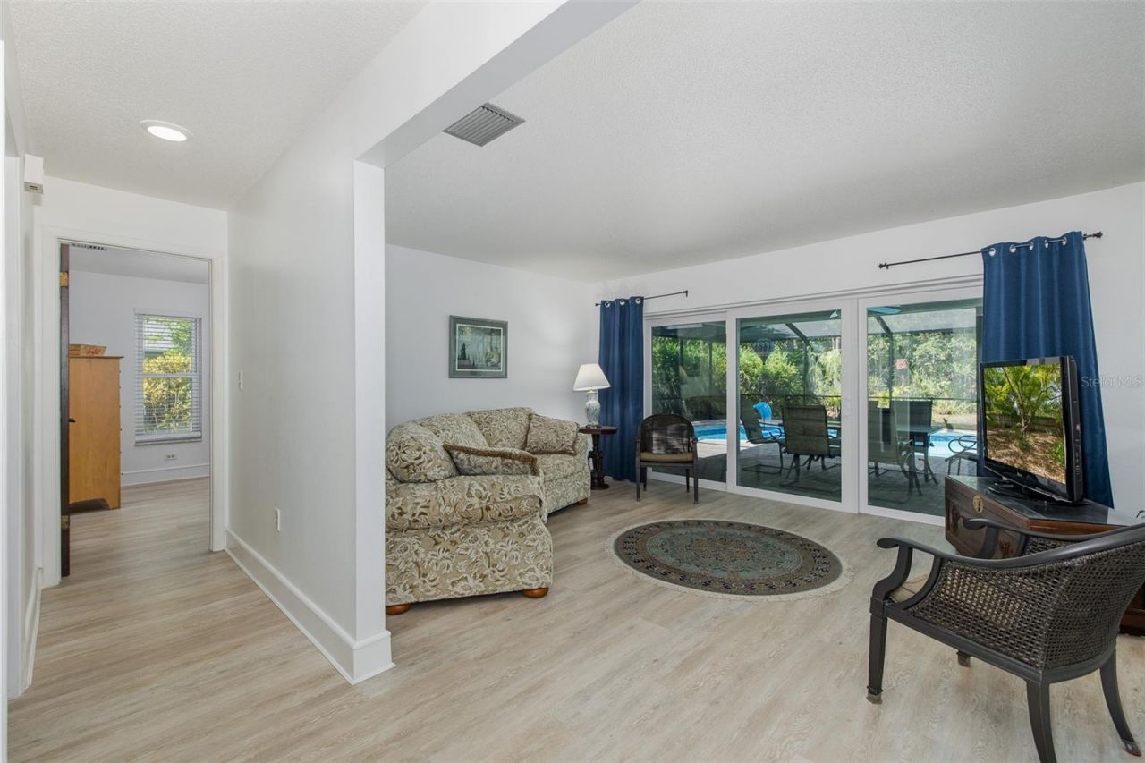 8120 Canterbury Circle, Seminole, FL 33777 Photo