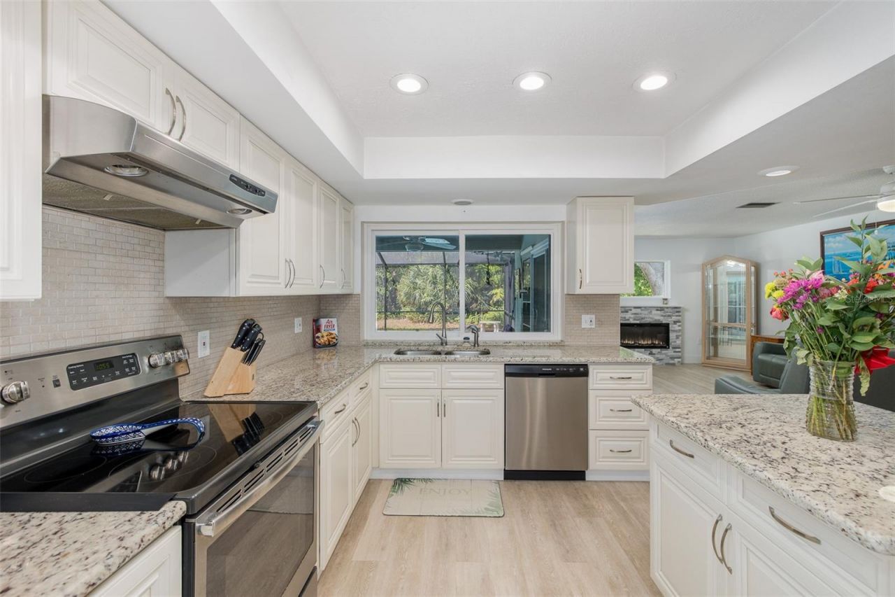 8120 Canterbury Circle, Seminole, FL 33777 Photo