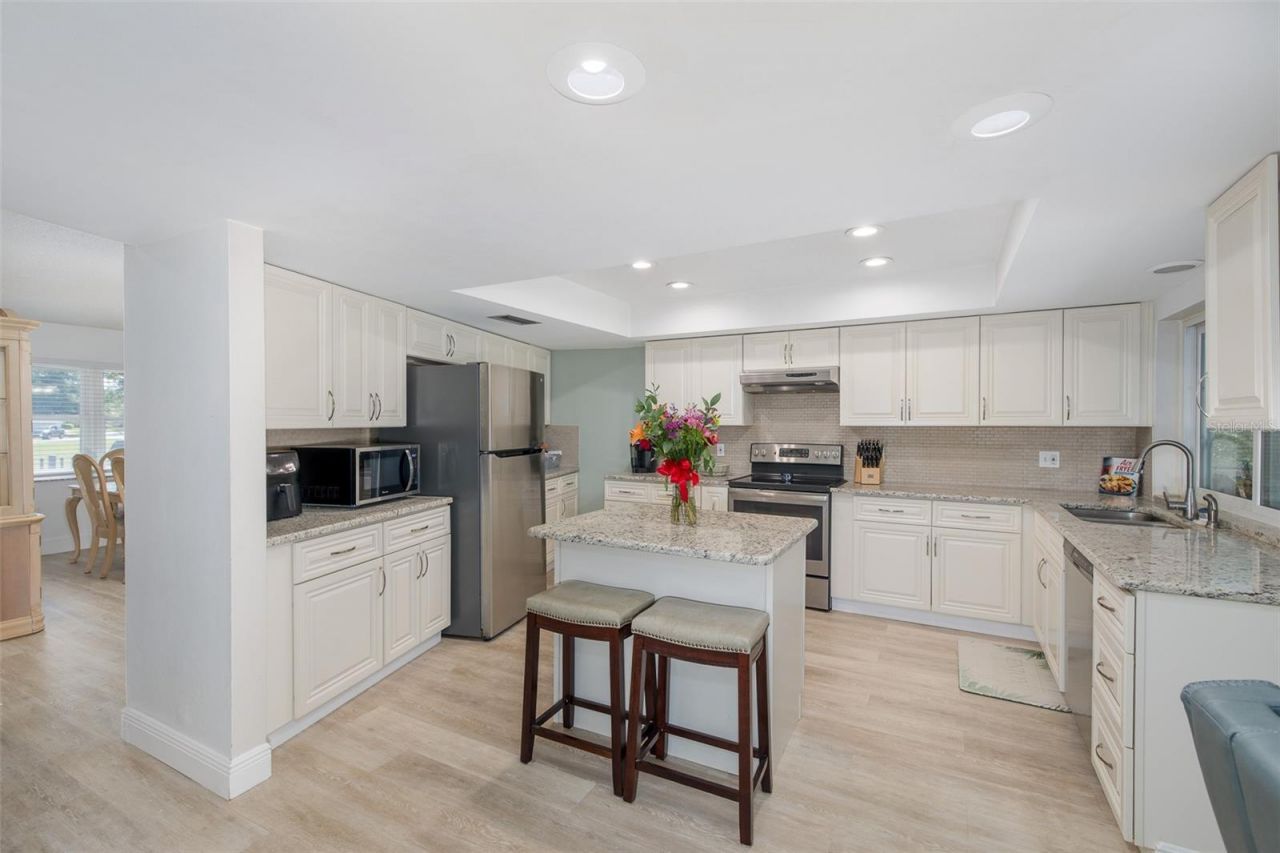 8120 Canterbury Circle, Seminole, FL 33777 Photo