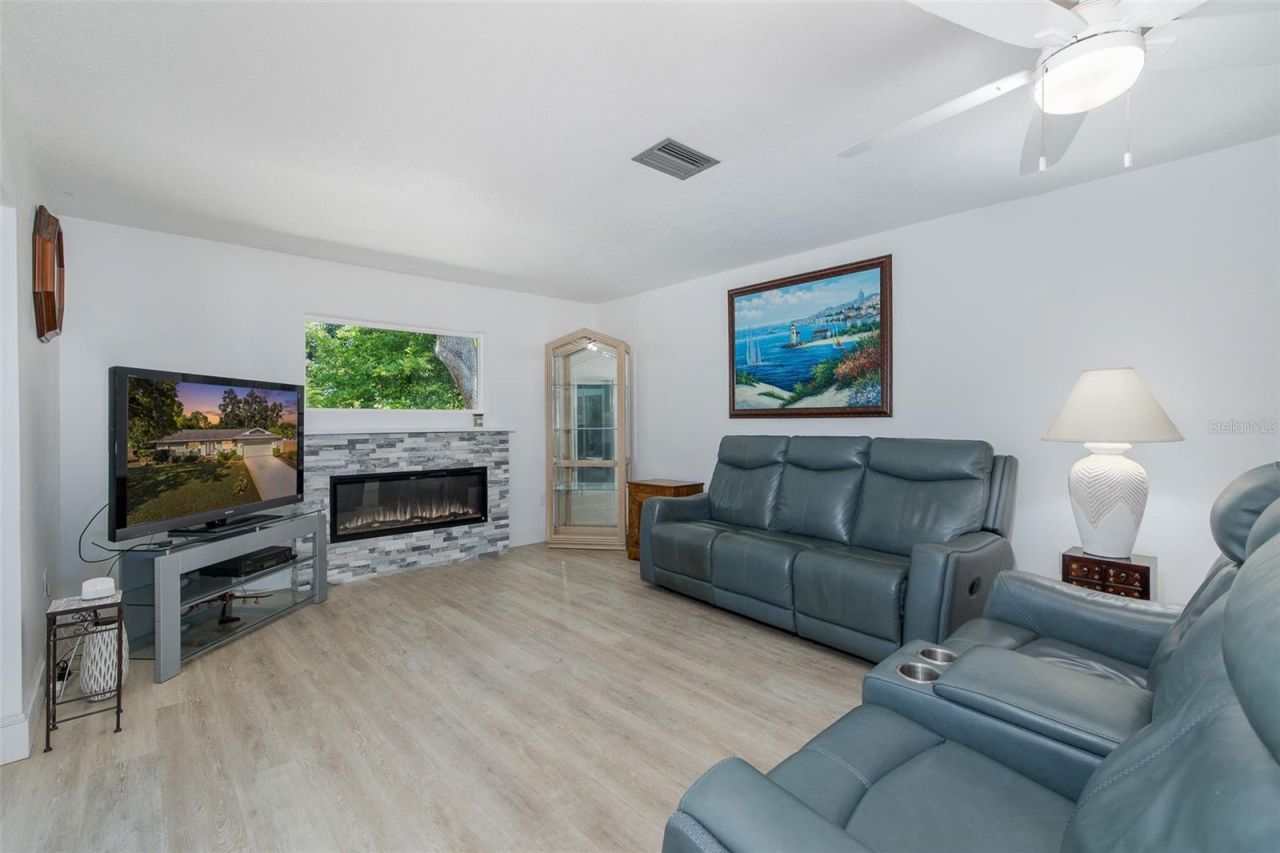 8120 Canterbury Circle, Seminole, FL 33777 Photo