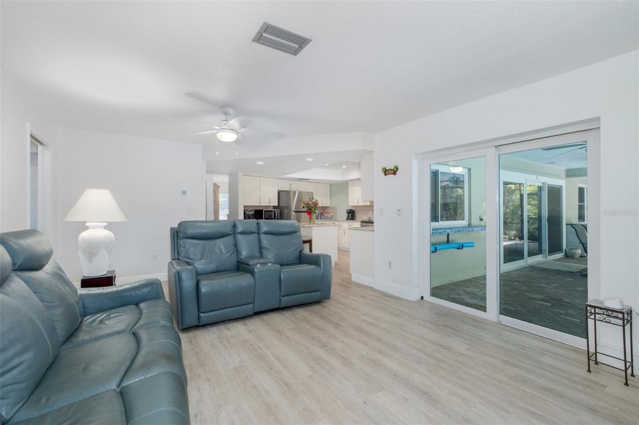 8120 Canterbury Circle, Seminole, FL 33777 Photo