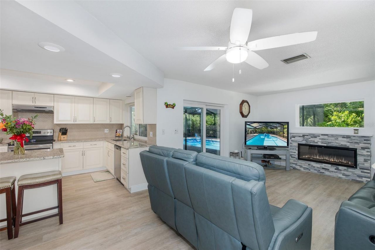 8120 Canterbury Circle, Seminole, FL 33777 Photo
