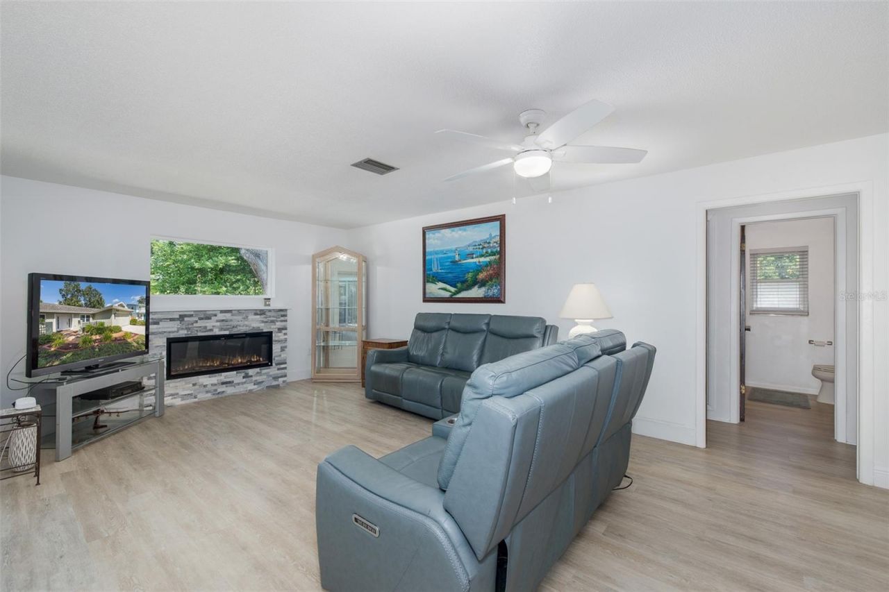 8120 Canterbury Circle, Seminole, FL 33777 Photo