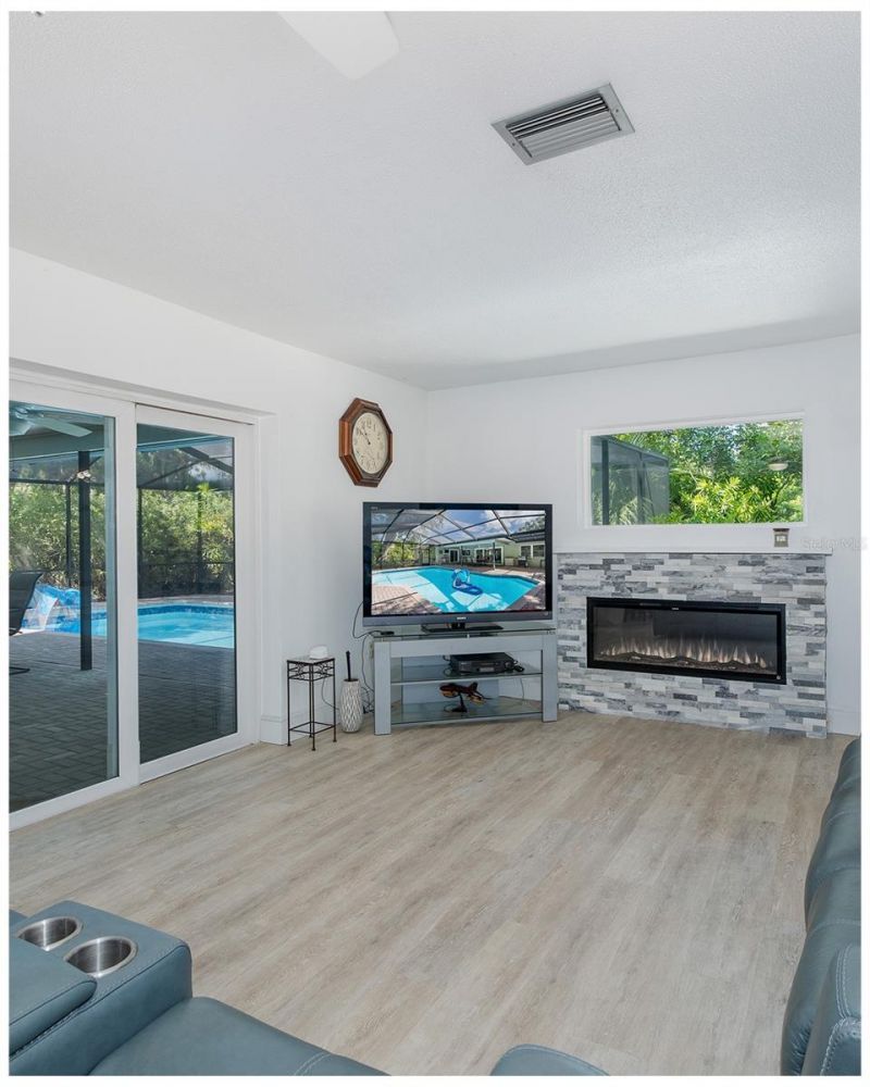 8120 Canterbury Circle, Seminole, FL 33777 Photo