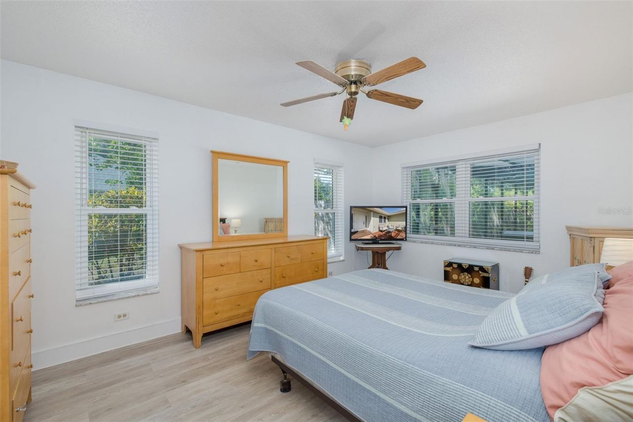 8120 Canterbury Circle, Seminole, FL 33777 Photo