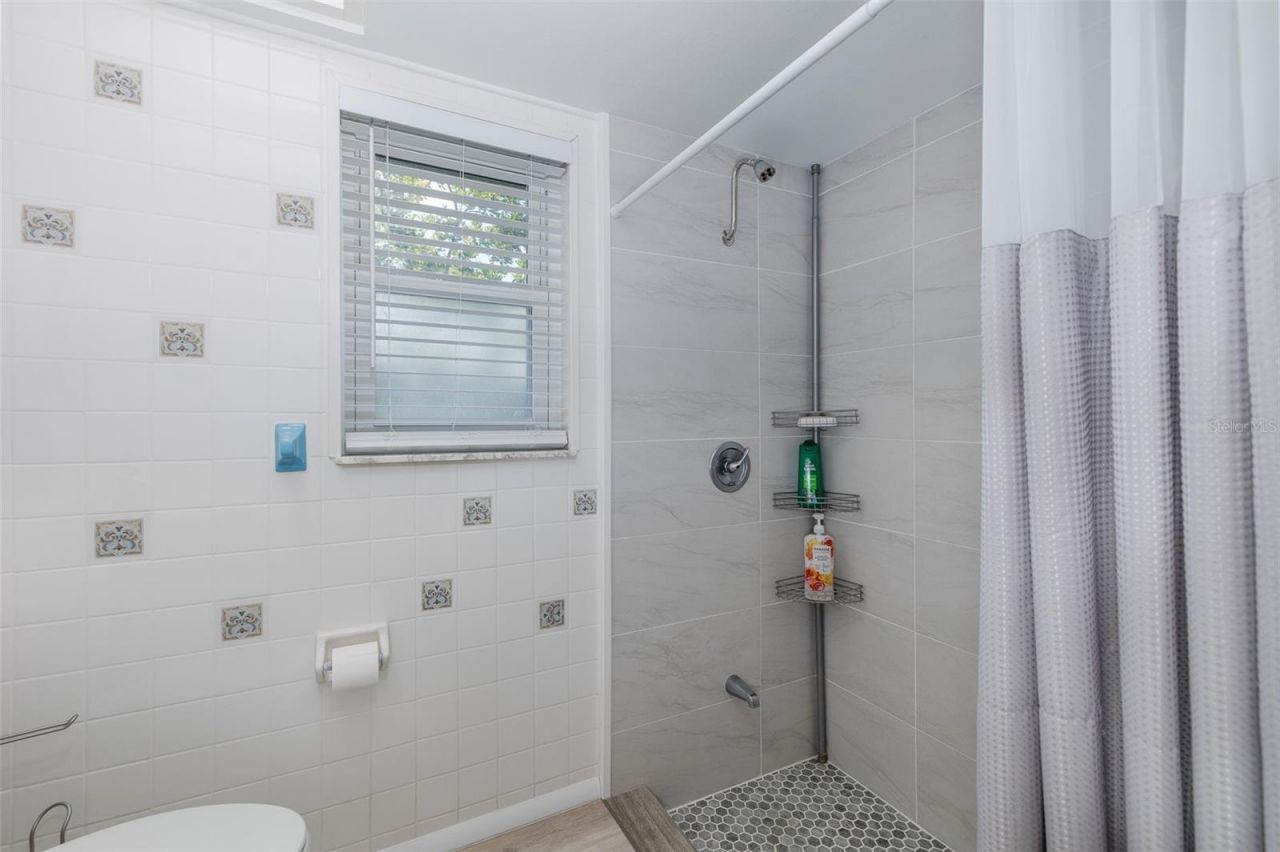 8120 Canterbury Circle, Seminole, FL 33777 Photo