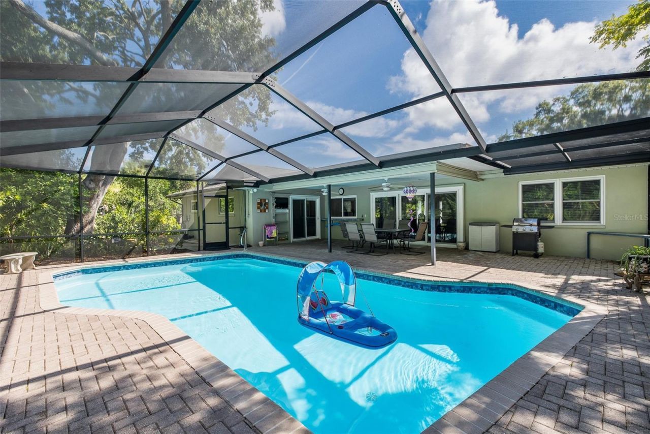 8120 Canterbury Circle, Seminole, FL 33777 Photo